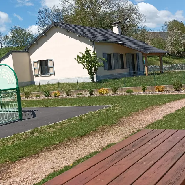 Gîte d'étape vélo rando_Vezels-Roussy