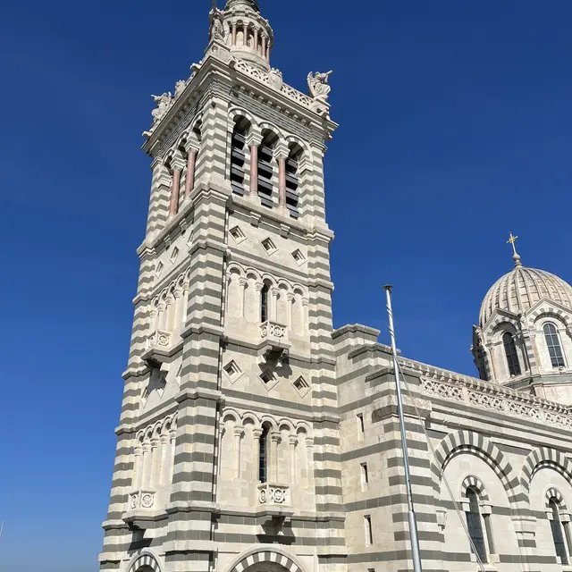 Extérieur basilique ND de la Garde