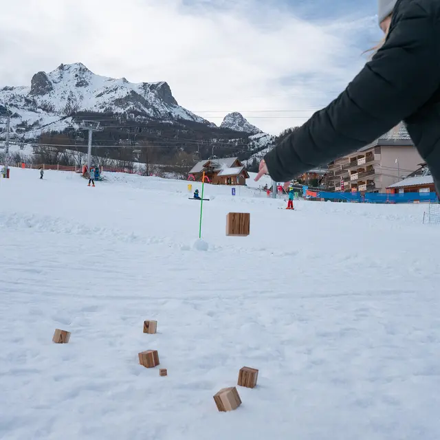 Pétanque sur neige au Sauze