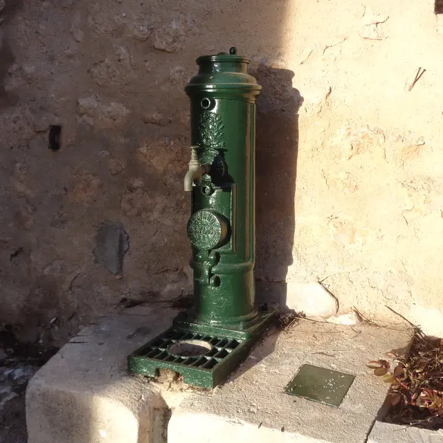 Borne fontaine Bayard