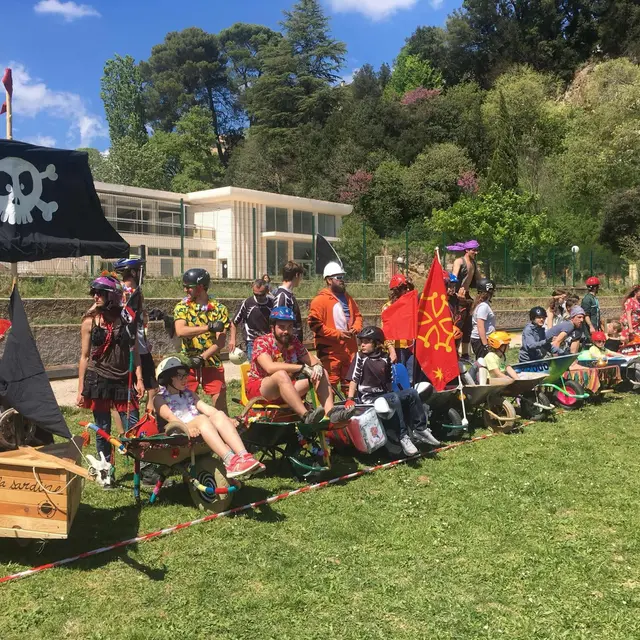 Course d'obstacles à brouette : ReFaites de la brouette_Barjols