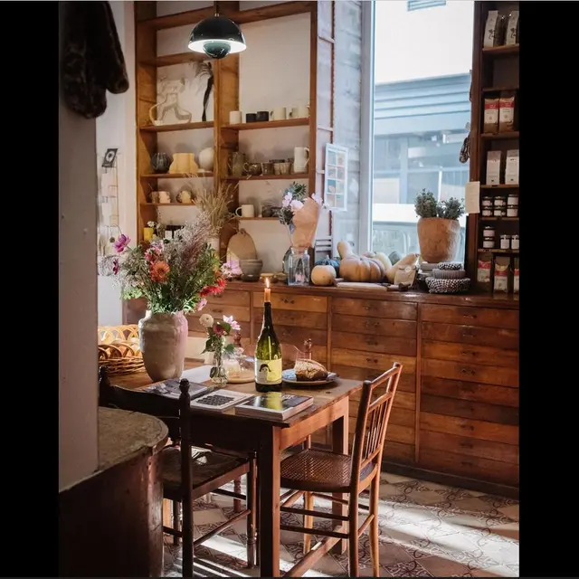 Boutique Provisions épicerie librairie