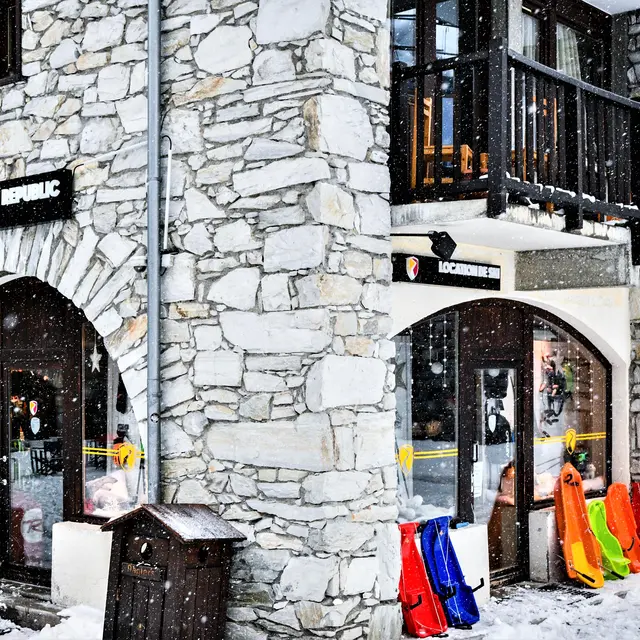 Val Village - Photo 1 - Façade.jpg