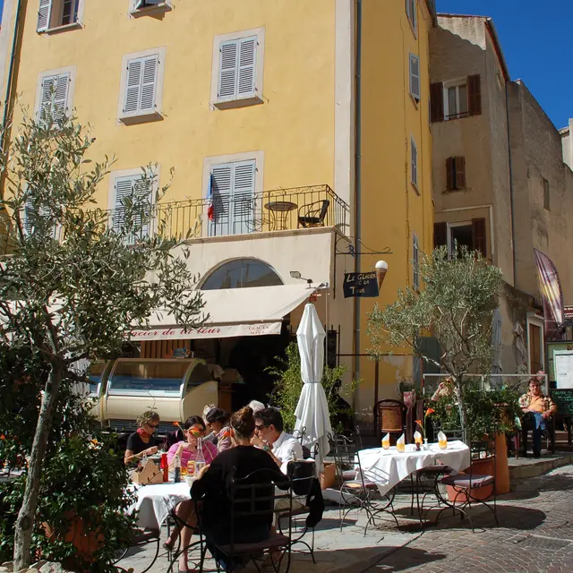 restaurant bar centre hyeres