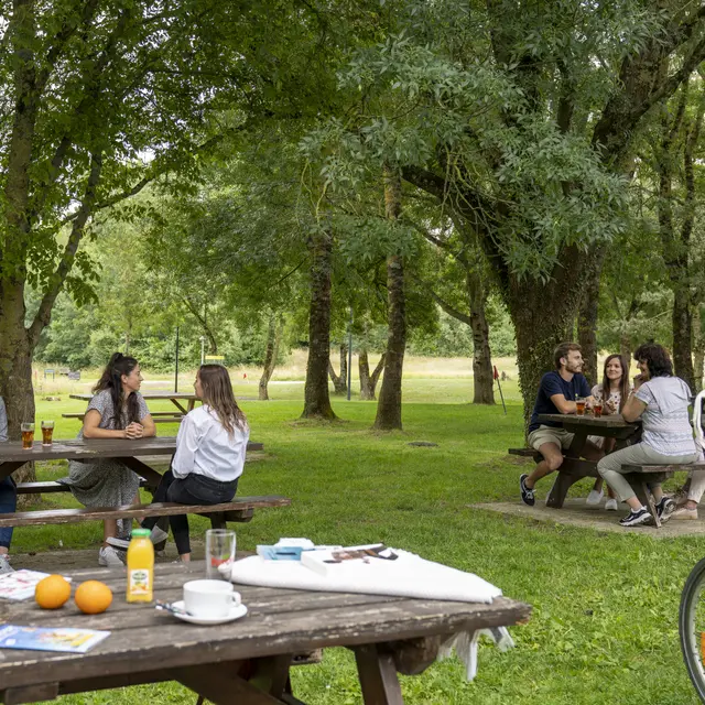 Ethic Etapes Lac de Maine - Terrasse restaurant