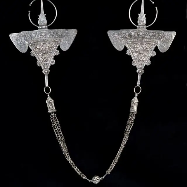 Amazighes Cycles, parures, motifs