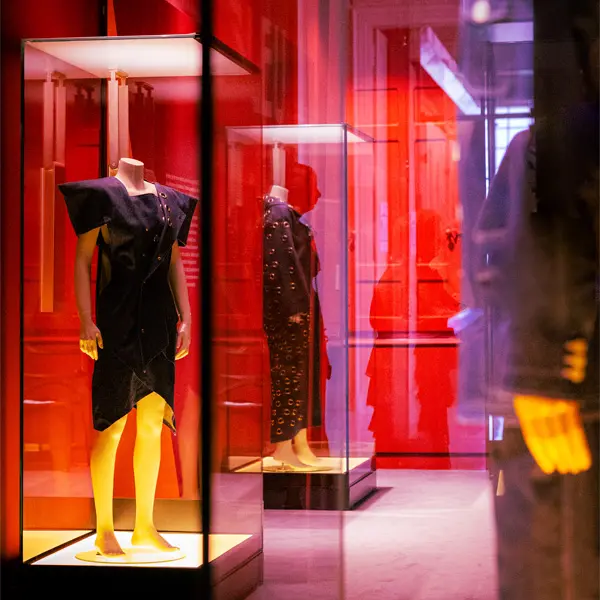 Visites commentées Infiniment bleu en LSF_Marseille