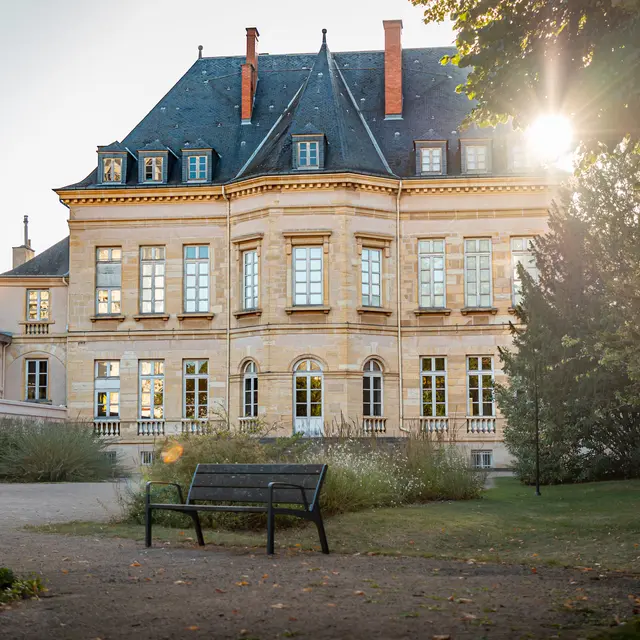 Musée Déchelette : entre cour et jardin, l’art de vivre à la Française_Roanne