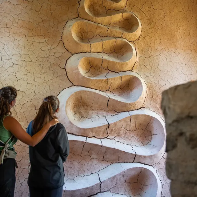Refuge d'art du Vieil Esclangon, Andy Goldsworthy, à découvrir lors de la randonnée itinérante Vers les refuges d'art avec Luc Richard.