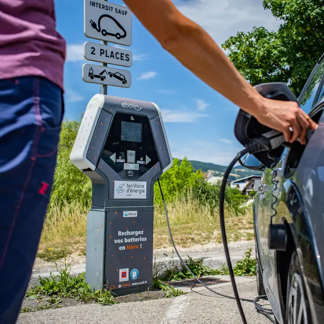 Borne de rechargement véhicule électrique_Villard-de-Lans