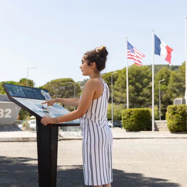 Tour bus le long de la Corniche d'Or_Saint-Raphaël