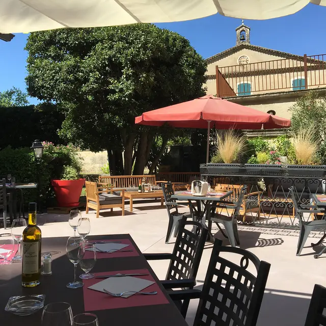 Chateau de Servanes Restaurant Terrasse