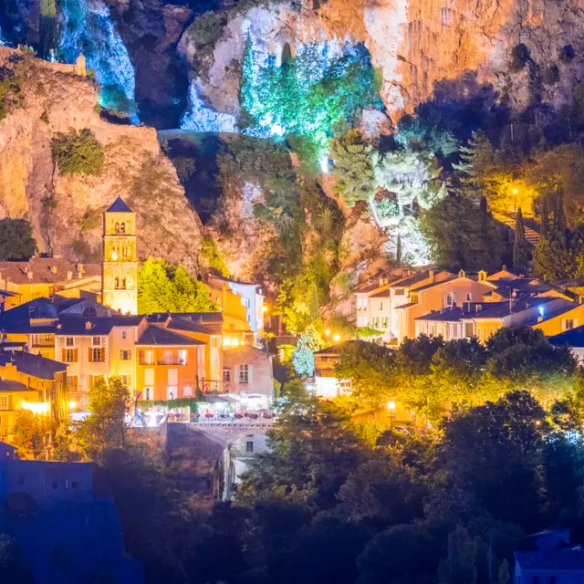 Moustiers en soirée