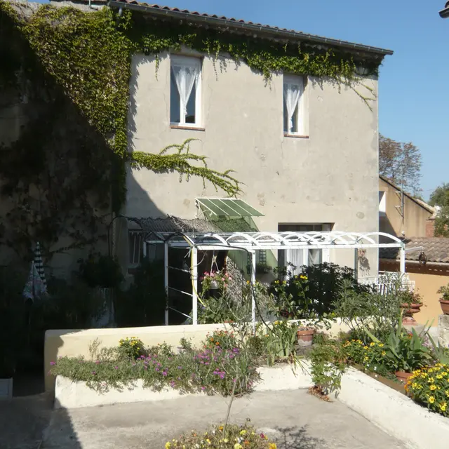 La maison vue du jardin sud