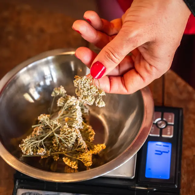 Atelier fabrication d'une huile de soin