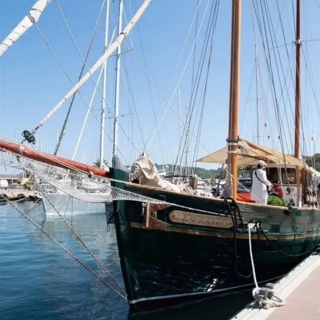 Balade culturelle en rade de Hyères à bord du Brigantin Un air d'Orient_Hyères