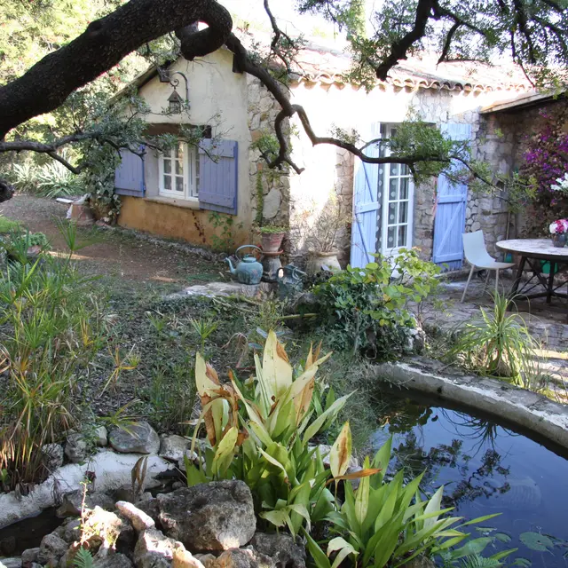 LA MAISON BLEUE - VUE EXTERIEUR.jpg