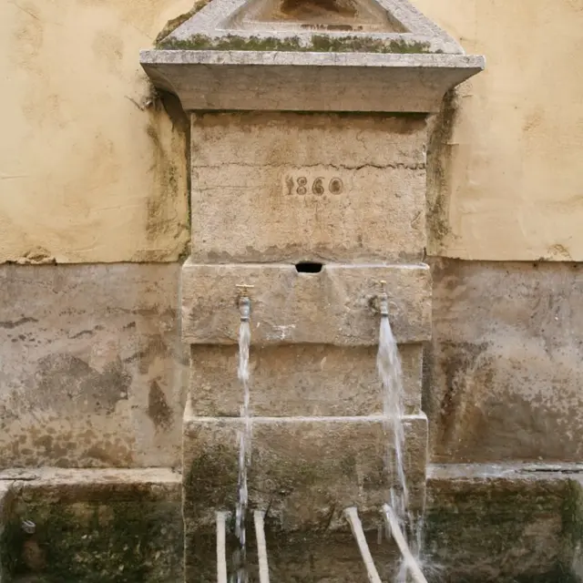 Lavoir-fontaine rue Pontillac - Aups