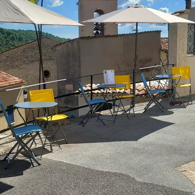 Le Street Art Café