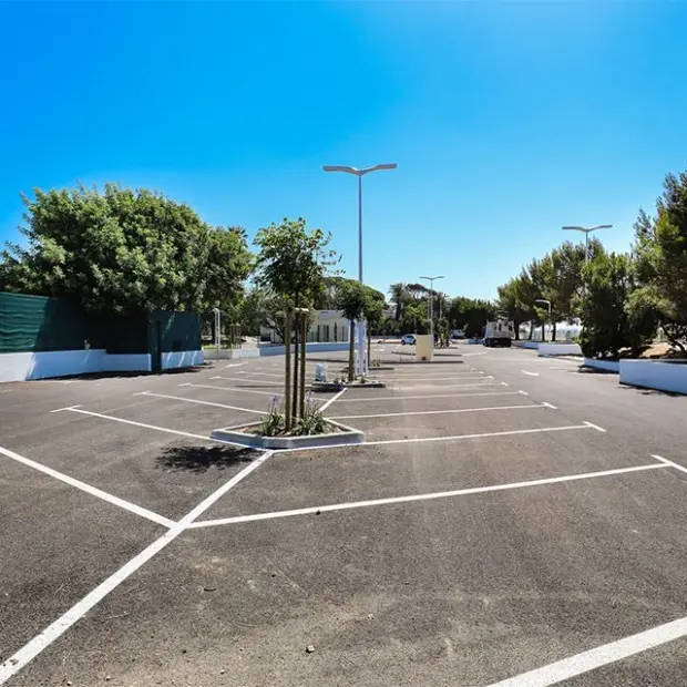 Grand parking de la plage_Cannes - La Bocca