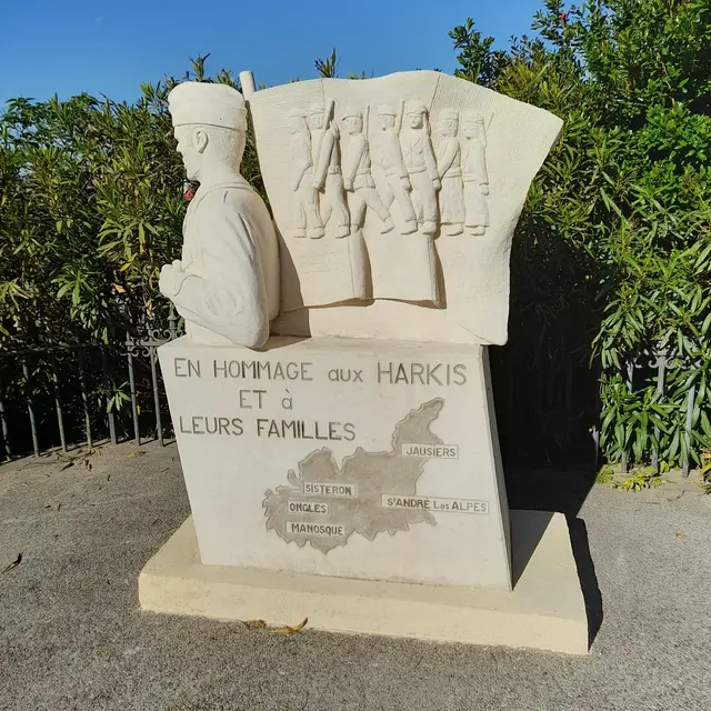 Stèle en hommage aux Harkis_Manosque
