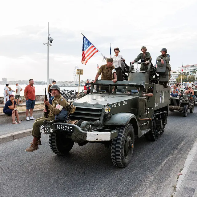 Rassemblement de véhicules militaires à Agay_Saint-Raphaël