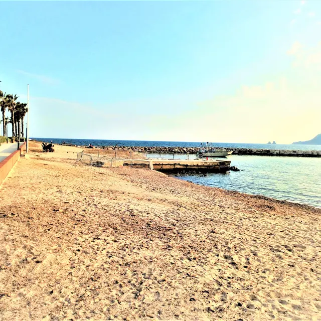 Plage Saint-Asile et promenade litorale à 250m