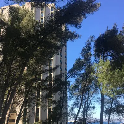 Balade guidée dans l'étonnant Parc du Roy d'Espagne
