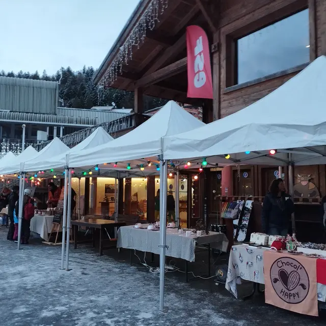 marché artisans roc d'enfer