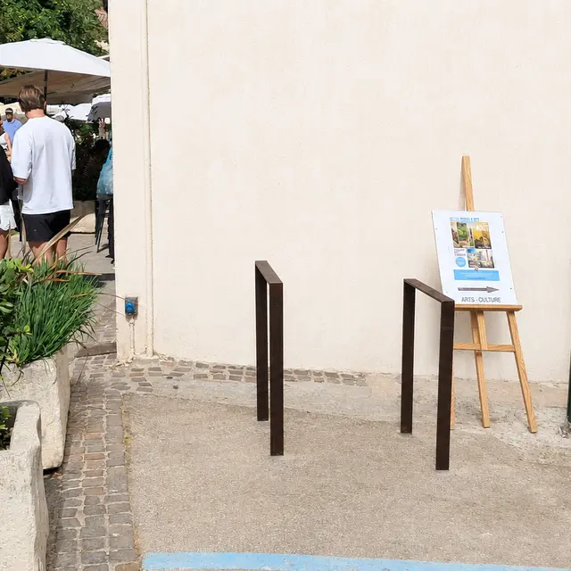 Parking à vélo – Place Vieille_La Garde-Freinet