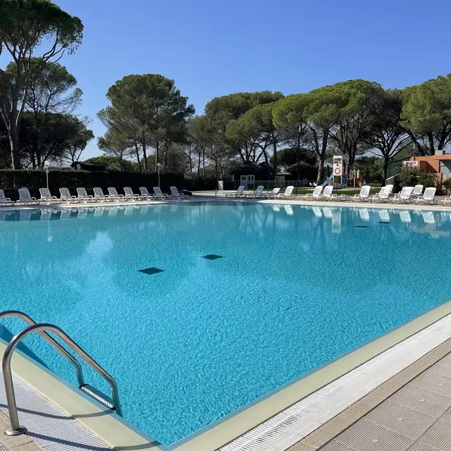 Piscine chauffée de 400m2