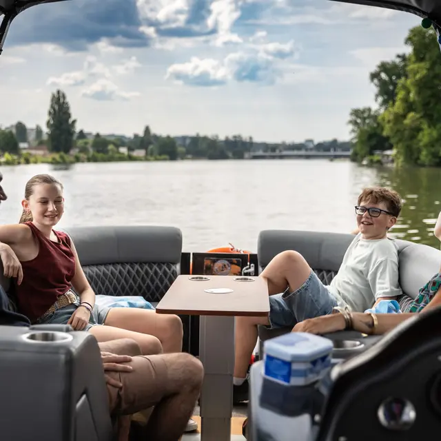 Compagnie des Bateliers - Promenades sur le Lac d'Allier_Vichy
