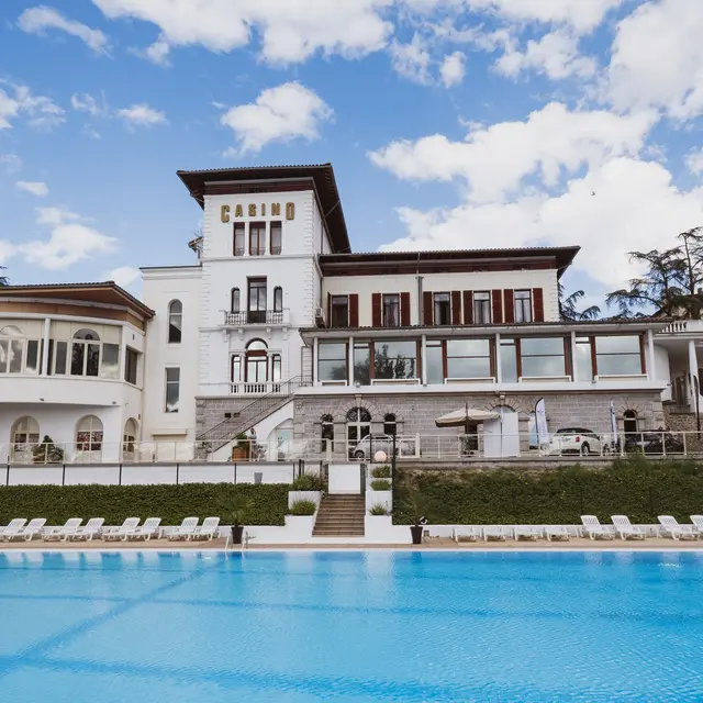 Casino de Saint-Galmier / piscine