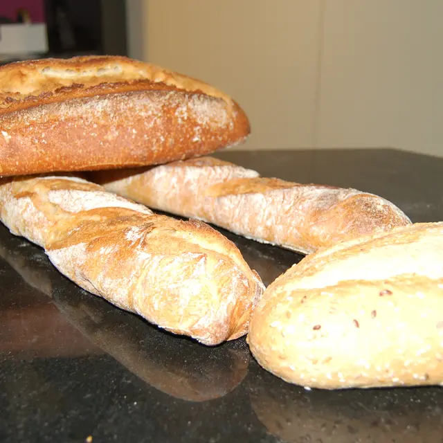 Boulangerie Pâtisserie Pains Viennoiseries Sandwichs Epicerie fine Place du Village Ile de Porquerolles Parc National