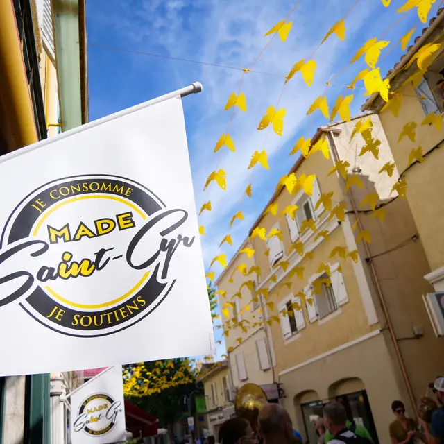 Rue république piétonne et animée