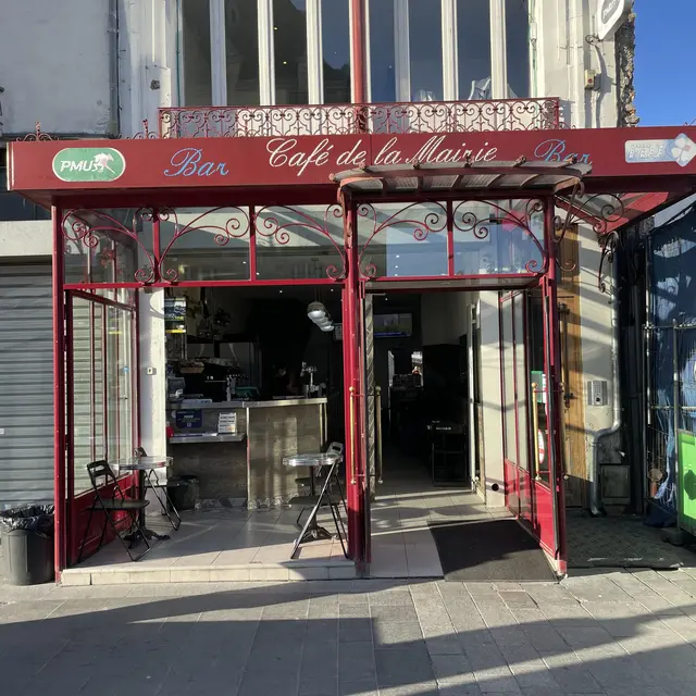 Café de la mairie à Saint-Denis