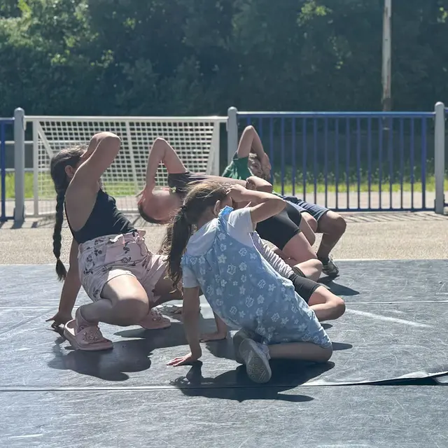 Terrain d'aventures avec la Cie Delá Praká