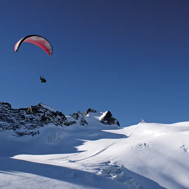 Vol au dessus du glacier de la Girose