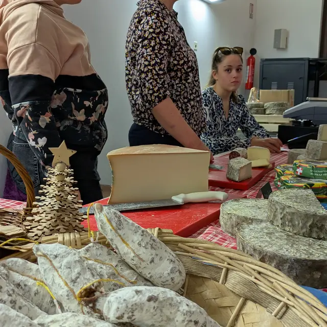 Marché des producteurs et artisans_Crest-Voland