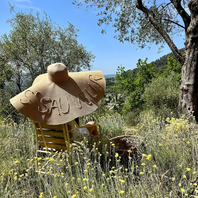 Le Cerisier Blanc et les Terres de St Sauveur : Atelier couronnes de fleurs en papier parfumées au coeur d'une exploitation agricole_Grasse