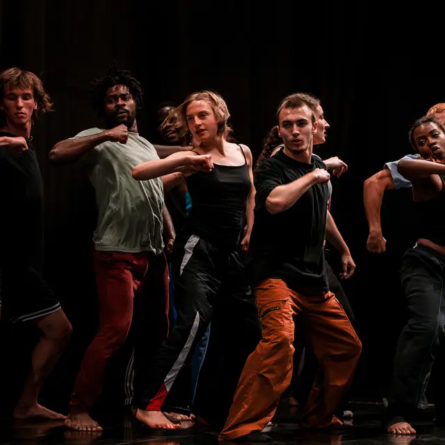 Nous n'arrivons pas les mains vides