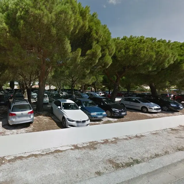Parking Louis-Bernard à La Londe les Maures