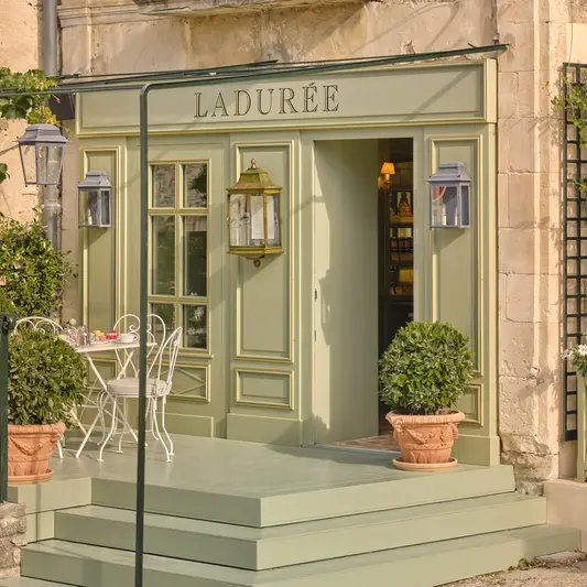 Salon de Thé - Boutique Ladurée