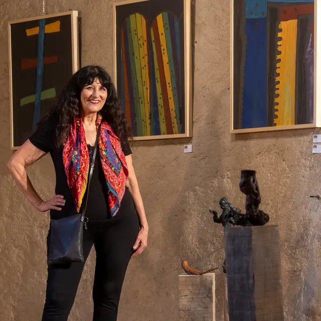 Exposition de peinture sur verre de Coline Fabre_Grimaud