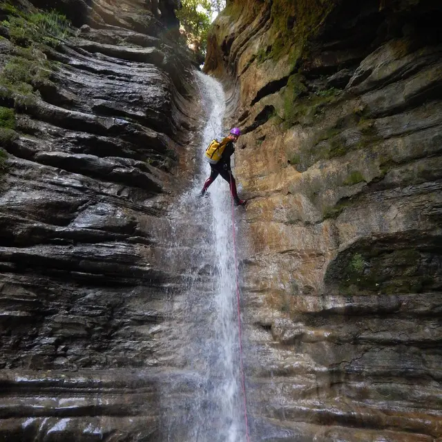 Sortie collective de canyoning avec le Bureau des Guides_La Clusaz