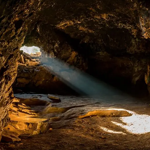Souterrains et Troglodytes : Mythes ou réalité ? L'exemple du Sud-Est de la France_Bonson