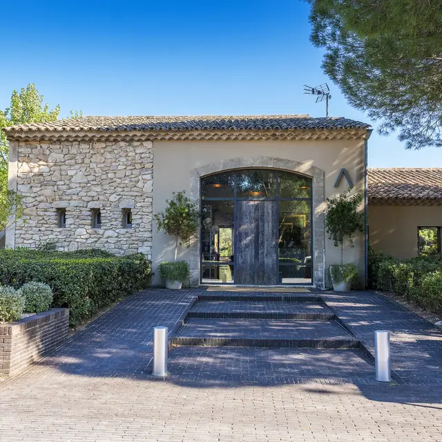 Hôtel Domaine La Pierre Blanche Eygalières entrée