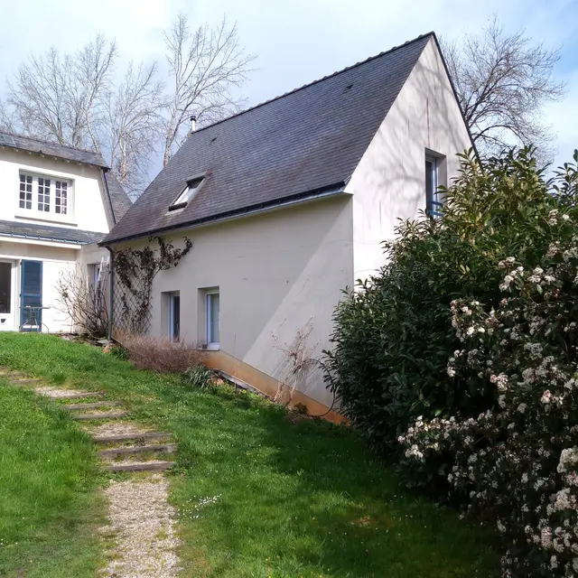 Le gîte à droite