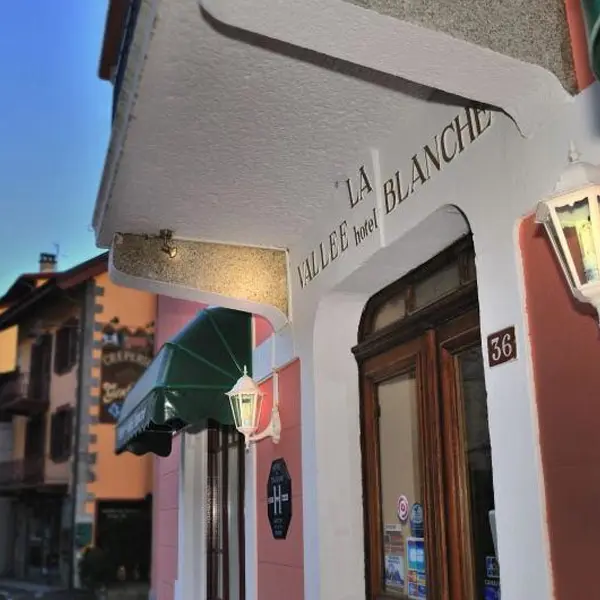 entrée hotel vallée blanche