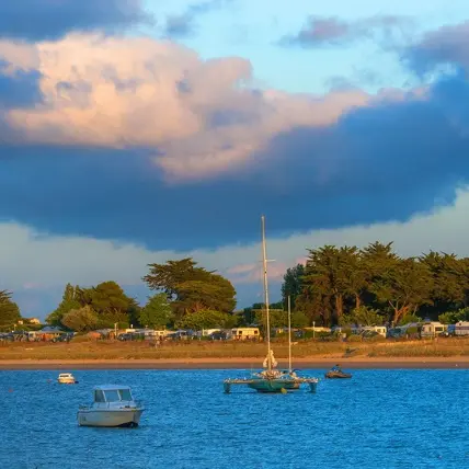 Plage Nord et camping au fond